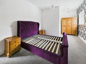 Bedroom- click for photo gallery